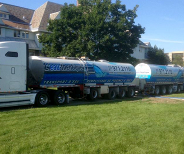 Livraison eau camion citerne | L'Eau-Thentique transport
